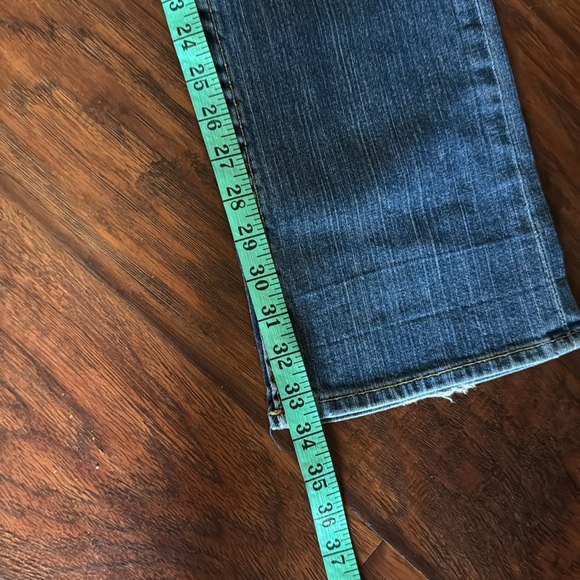 True Religion 90s fit - Picture 6 of 9